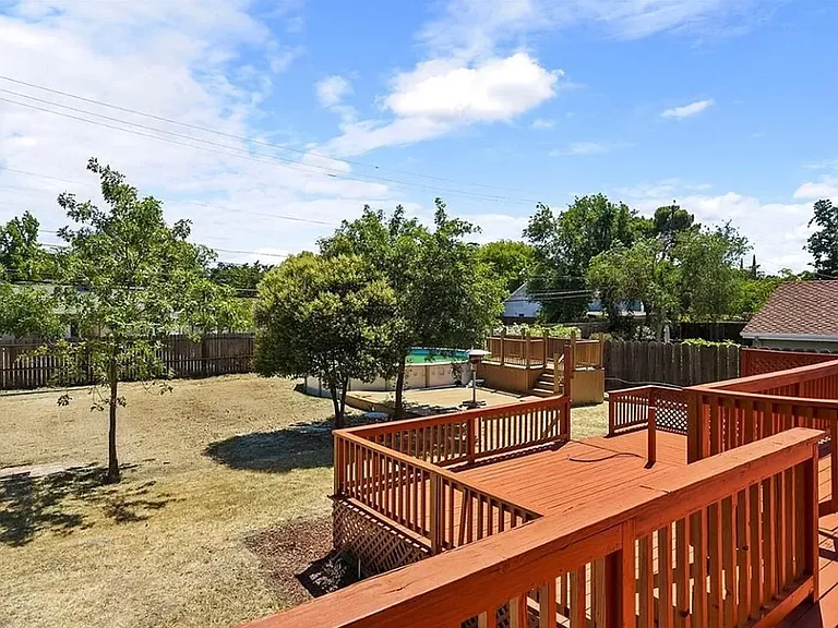 1518 W Euclid Ave — Photo 4