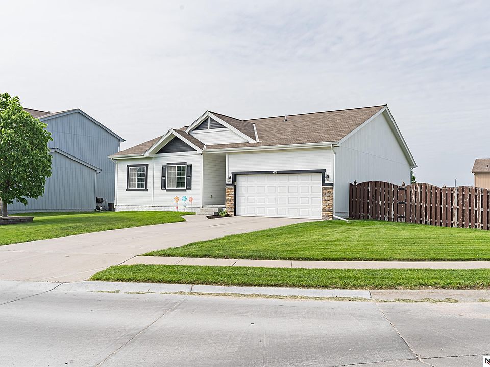 1st image of 4876 N 162nd St
