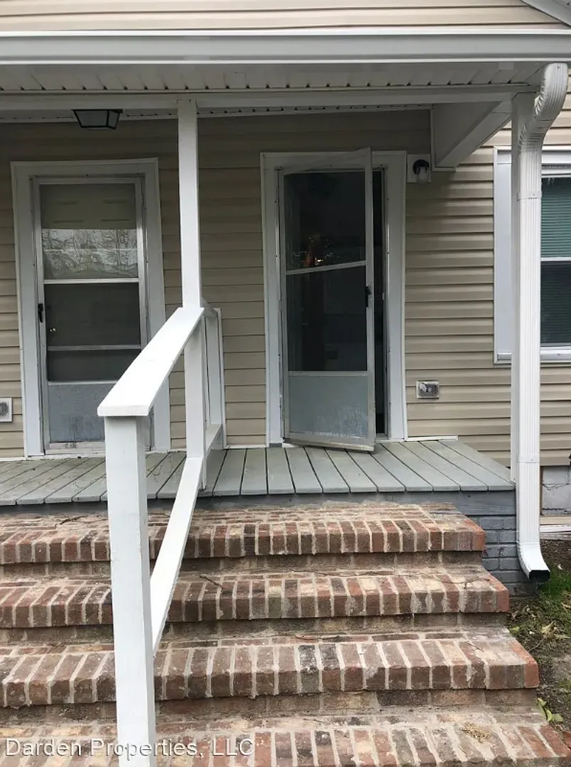 1221 Battle Street — Photo 2