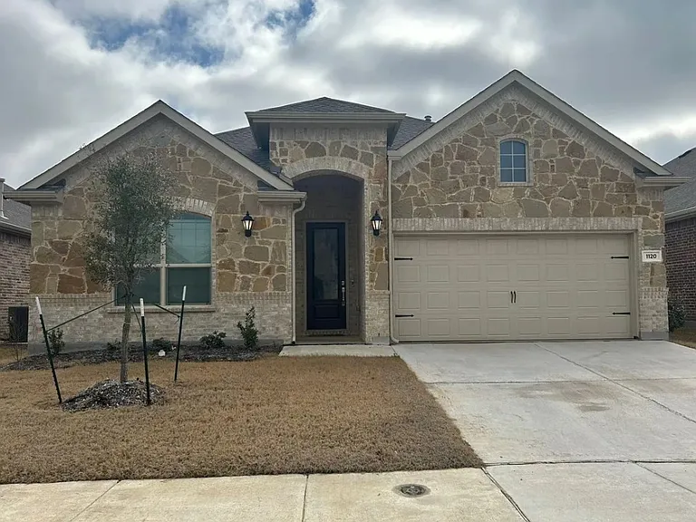 1120 Canuela Way — Photo 1