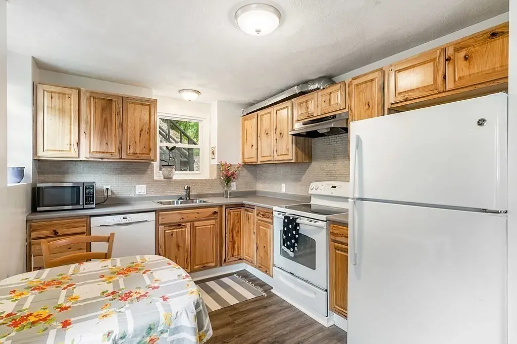 2 bed, 1000 sqft, $2,500 — Photo 3