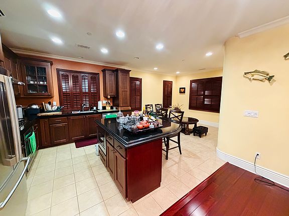 5th image of 907 Smith Ln #1