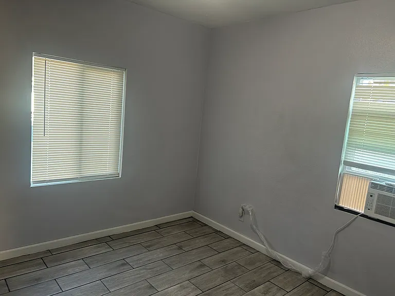 449 N Thompson St — Photo 9