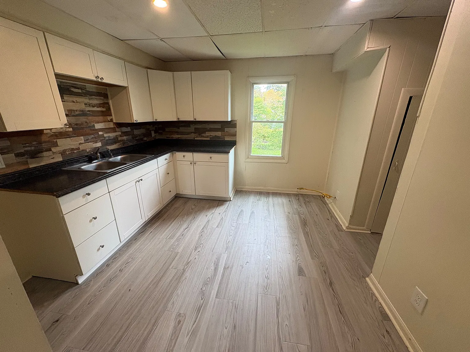 9587 Dayton - Lower unit 1 — Photo 2