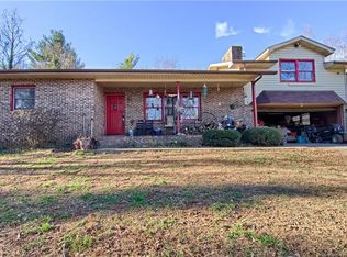 537 Ozone Dr, Saluda, NC 28773