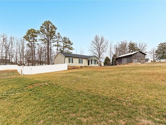 2nd image of 2069 Darwick Rd