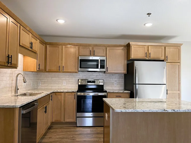 Gateway Place Apartments — Photo 26
