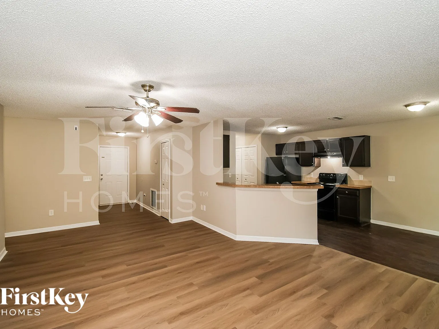 4 bed, 2.0 bath, 1425 sqft, $1,810 — Photo 2