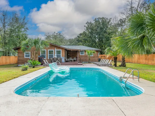 111 Patton Dr, Fort Walton Beach, FL 32547