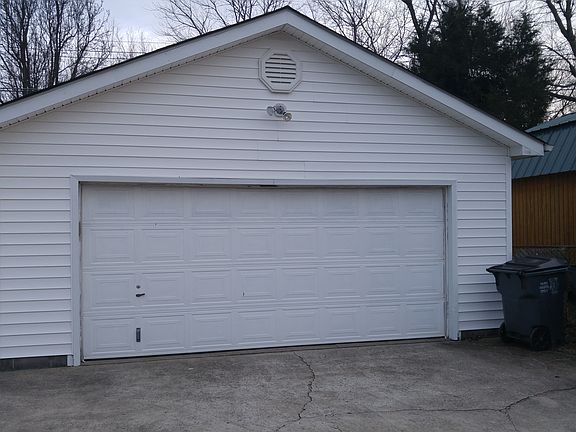 2nd image of 3838 Northampton Dr