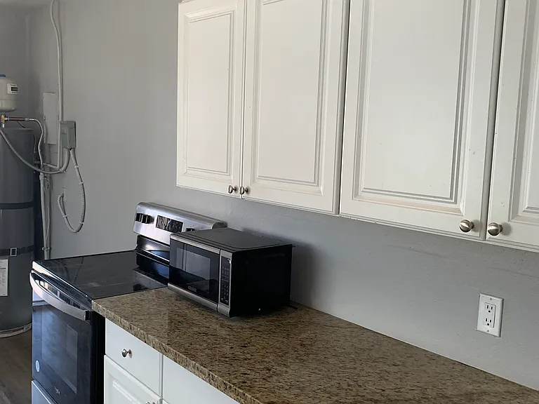 1721 Linden Ave — Photo 4