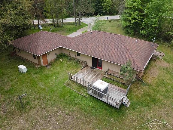 5th image of 1156 S Alamando Rd