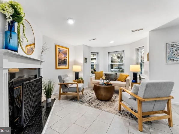 1124 25th St NW APT T4, Washington, DC 20037