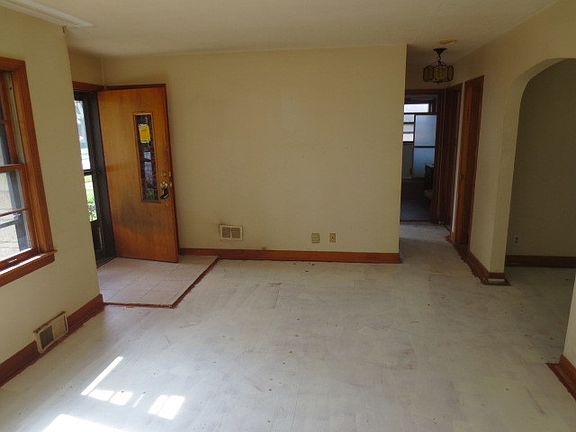 4th image of 4160 Atlantic Ave