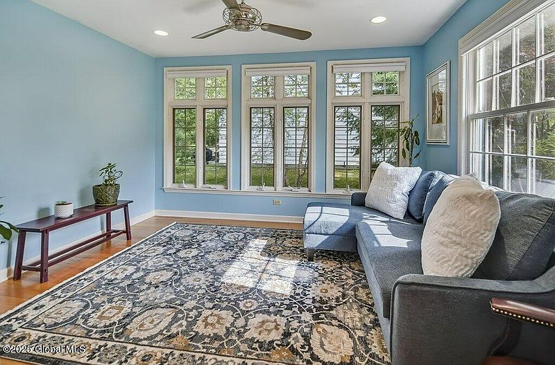 5th image of 14 Woodridge Road