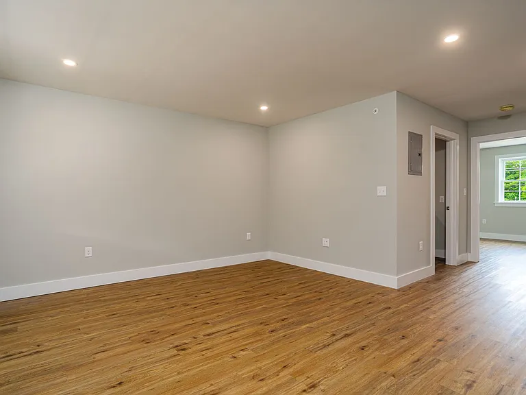 145 King St — Photo 9