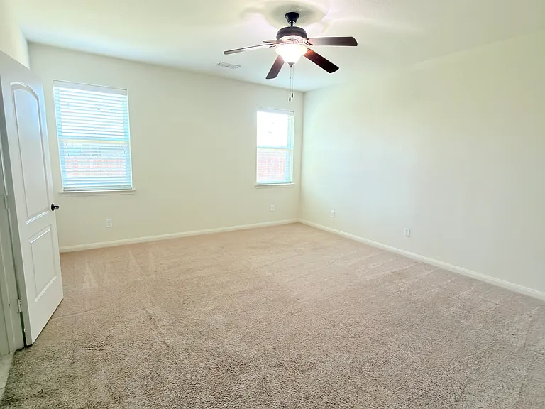 433 Winchester Dr — Photo 7