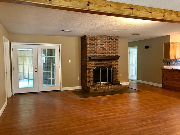 2nd image of 118 Royal Dr