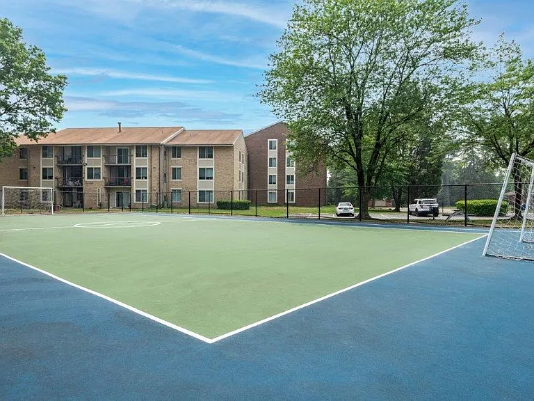 Chesapeake Glen Apartment Homes — Photo 22