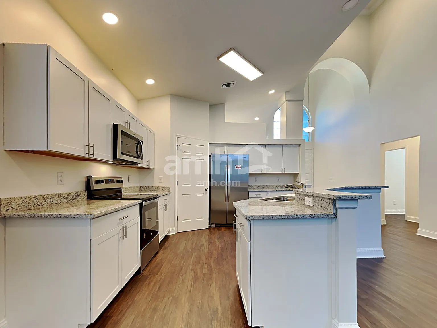 3 bed, 2.5 bath, 2301 sqft, $3,200 — Photo 4