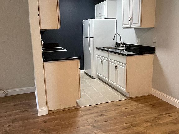 5th image of 402 Boardwalk Ave APT 1