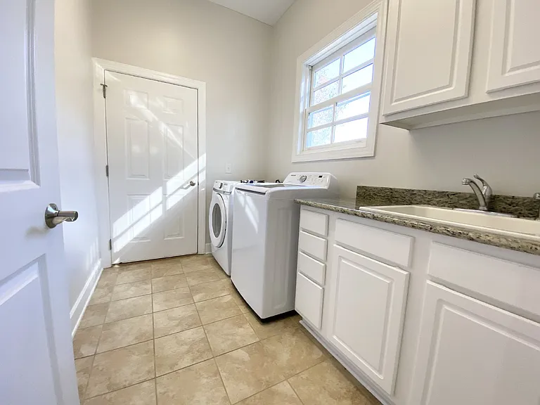 33 Augustine Rd — Photo 11
