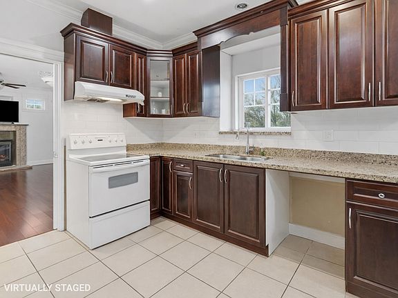 4th image of 1389 E 54th Ave