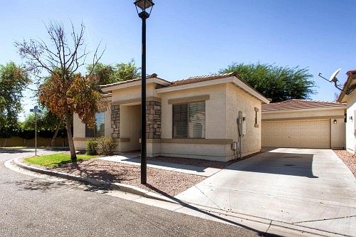 1st image of 208 N 76th Pl