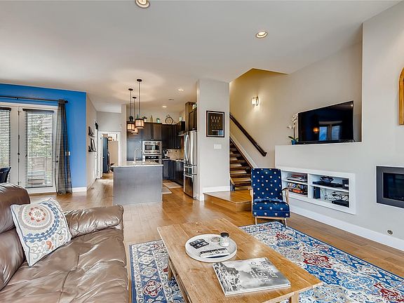 3rd image of 5049 N Valentia St #101