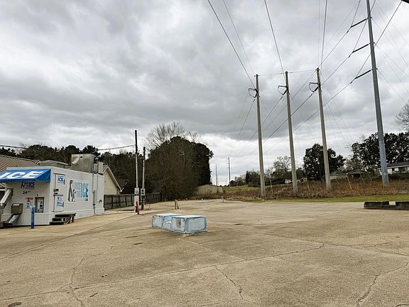 2nd image of 2014 Oak Grove Rd