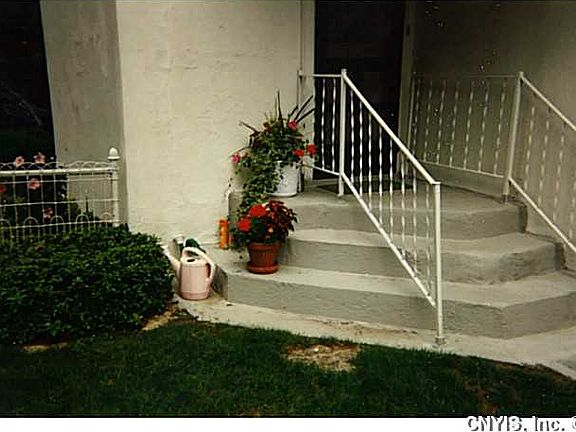 4th image of 106 Crawford Ave