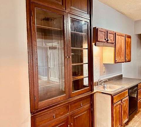 558 Broadway Apt 2 - Dining Room & Kitchen