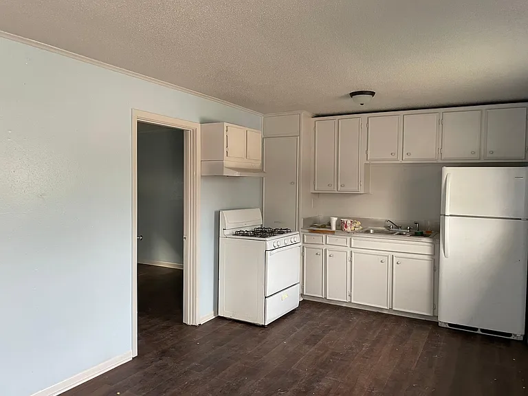 126 E Alabama St — Photo 7