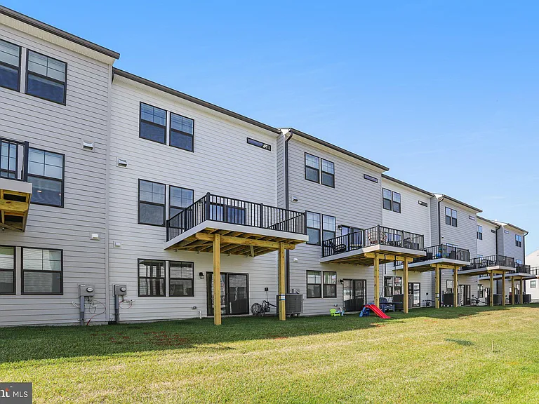 385 Ensemble Way — Photo 41