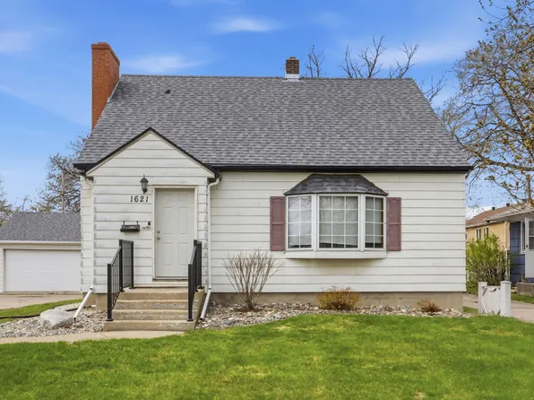 1621 8th St S, Moorhead, MN 56560