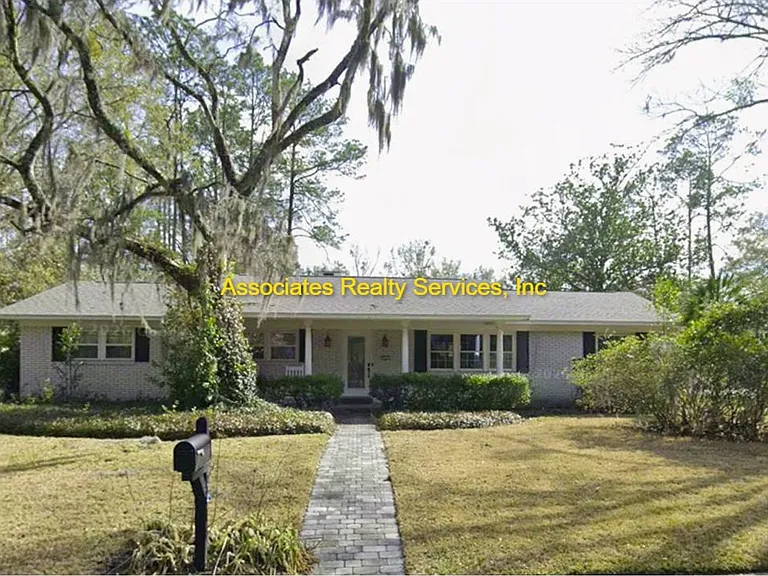 4521 NW 20th Pl — Photo 3