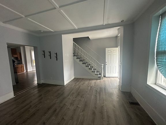 2nd image of 140 John St