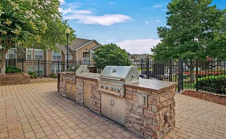Hamptons at Woodland Pointe — Photo 20