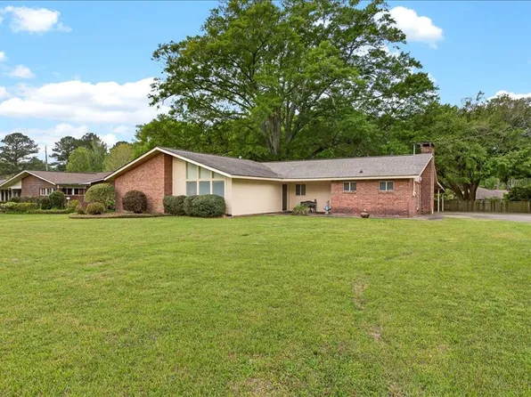 2216 Old Bay Springs Rd, Laurel, MS 39440