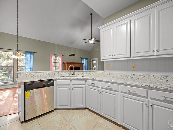 4th image of 102 Bell Cir