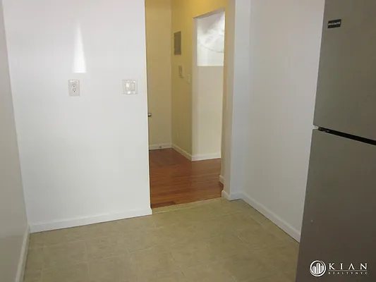 Rented by Kian Realty | media 10