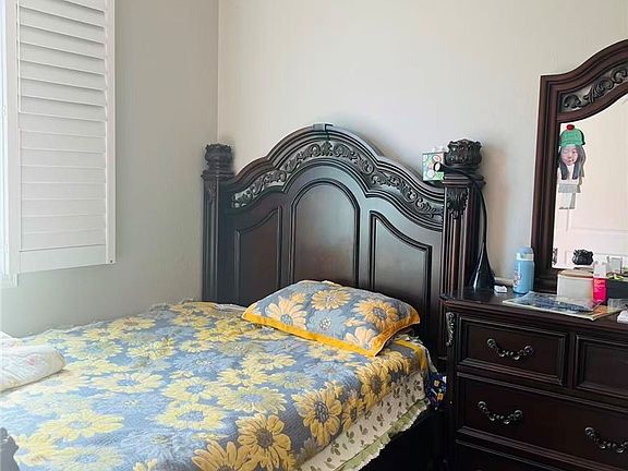 5th image of 119 Colantonio Ct