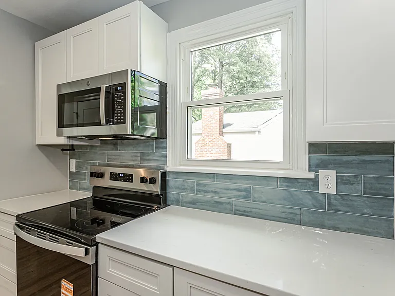 1404 Landis Dr — Photo 12