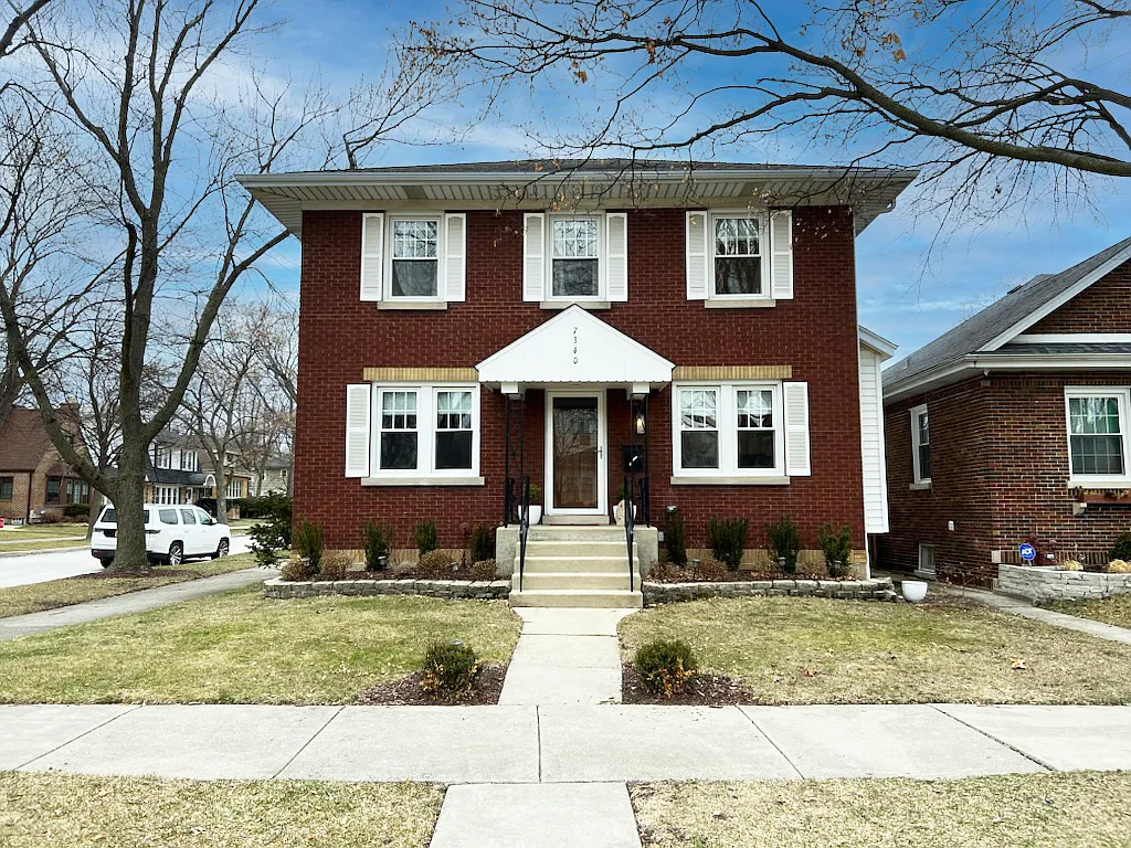 7340 W Lunt Ave photo 1