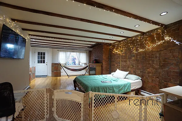 Rented by Rennit Inc. | media 12