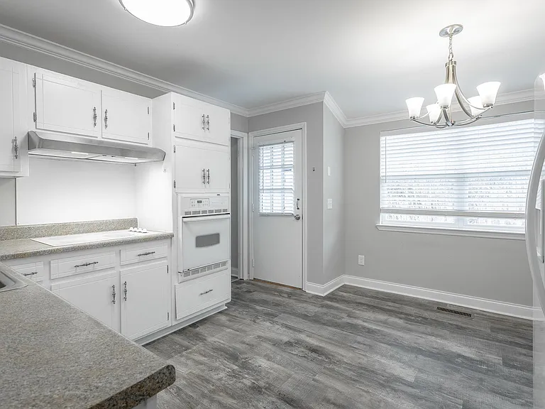 8214 Holly Crest Dr — Photo 26