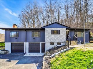 757 Old Narrows Run Rd, Coraopolis, PA