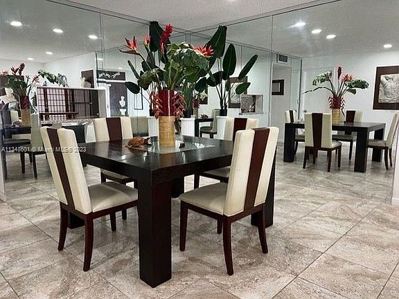 4th image of 873 NE 195th St APT 109