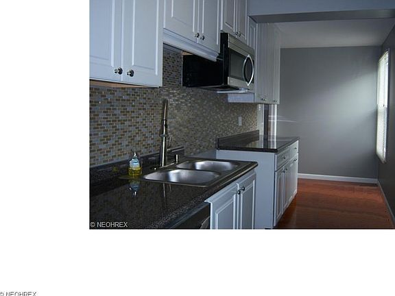 4th image of 190 Kenmore Ave NE