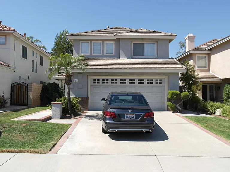 17 Fairfield — Photo 1